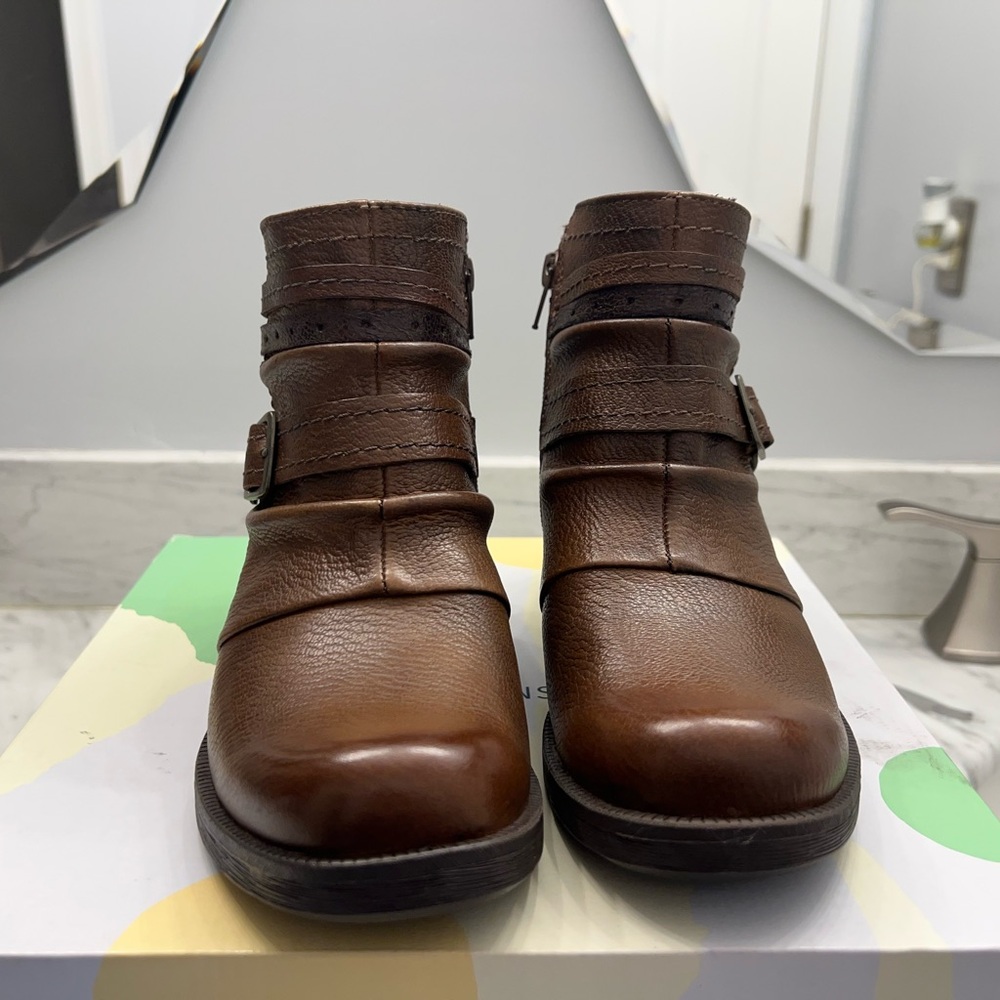 Earth Origins Randi Roland Brown Leather Ankle Buckle Boots (6M)